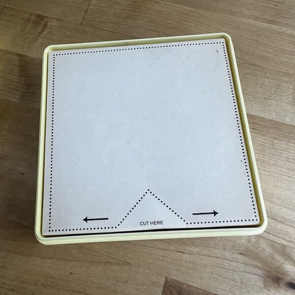 Jean Nate Perfumed Bath Powder Sealed 6 oz w Puff Square‎ NOS New Old Stock - Picture 5 of 9